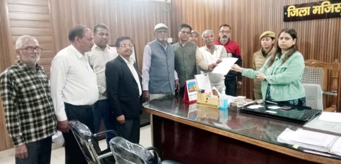 धनगर समाज का प्रतिनिधिमंडल डीएम से मिला