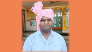 महेश चंद पाल ने दो जरूरतमंद बच्चों को 5100 रुपये दिए