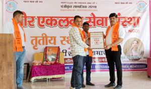 मानवता दूत सम्मान से सम्मानित हुए मुकेश