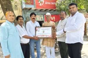 सुख पाल को सम्मानित किया