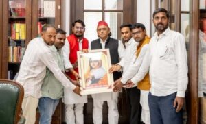 अखिलेश यादव से मिला एसटीएफ का प्रतिनिधिमंडल