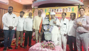 महादेव जानकर को जन्मदिन की शुभकामनाएं देने पहुंचे अनेक नेता