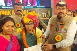 सैनिक सकूल में चयन होने पर अनिरुद्ध धनगर सम्मानित