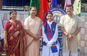 एंजिल पाल ने ‘हैड गर्ल’ का अवार्ड हासिल किया