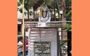 गोस्वामी तुलसीदास प्रतिमा की सफाई कराई