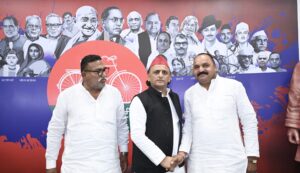 अखिलेश यादव से मिले दर्शन सिंह धनगर
