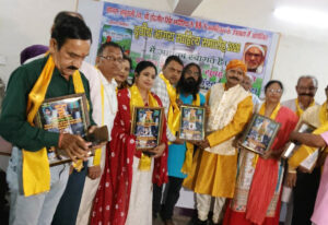 तृतीय आगरा साहित्य समारोह में मुकेश हुए सम्मानित