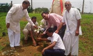 मौनी आश्रम माठ में 751 पौधों का रोपण