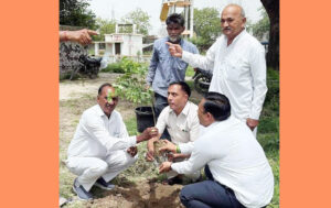 ‘एक पेड़ मां के नाम’ कार्यक्रम शुरू किया