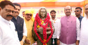 ओम बिरला ने किया आगरा में लोकमाता अहिल्याबाई होलकर की प्रतिमा का भव्य अनावरण