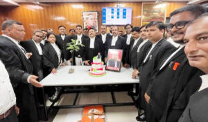 सपा अधिवक्ता सभा ने मनाया अखिलेश यादव का जन्मदिन